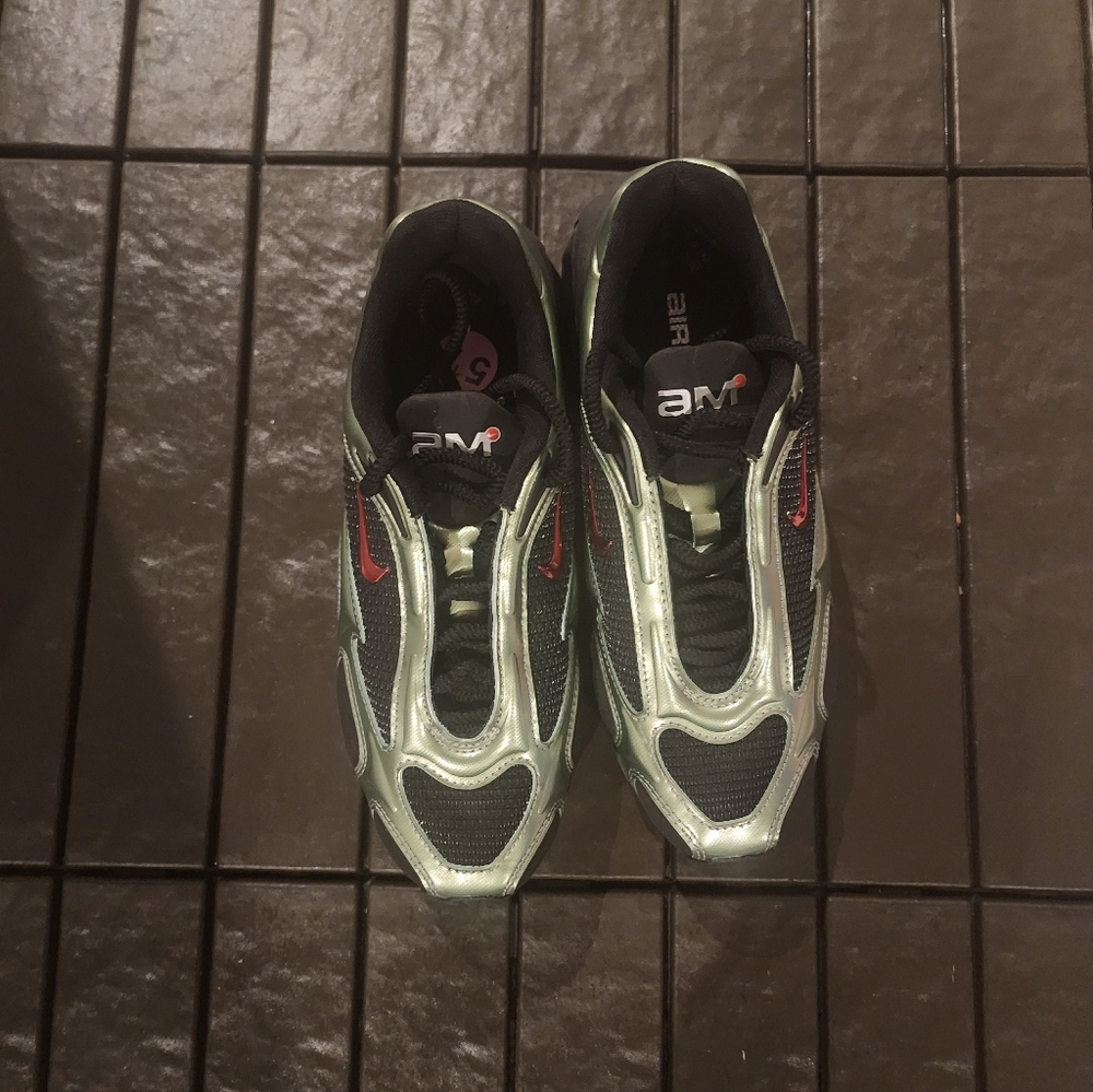 Women's Nike Air Max Muse 'Metallic Oil Green' - Picture 14 of 16